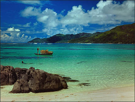 Mahé, Fischer auf dem Meer am Anse Roya, © 1991 Jürgen Kullmann