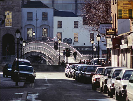 Ha’penny Bridge Dublin, © 1996 Jürgen Kullmann