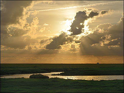 Sonnenuntergang über Hallig Hooge, © Jürgen Kullmann