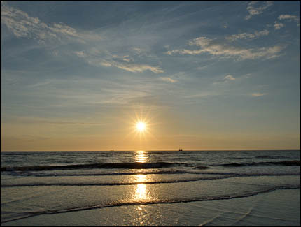 Sonnenuntergang am Ordinger Strand vor der Halbinsel Eiderstedt, © 2017 Jürgen Kullmann