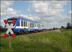 Nord-Ostsee-Bahn bei Oldenswort, © 1997 Juergen Kullmann