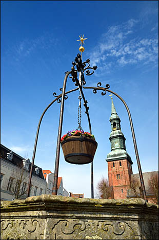 Sandsteinbrunnen Tönning, © 2018 Juergen Kullmann