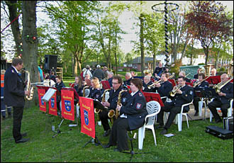 Maibaumfest im Tönninger Schlossgarten, © 2011 Jürgen Kullmann