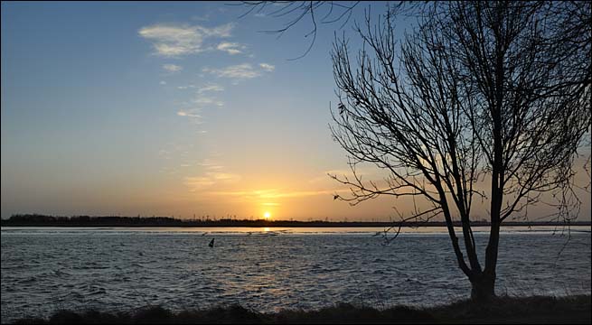 Sonnenaufgang über der Eider, © 2014 Juergen Kullmann