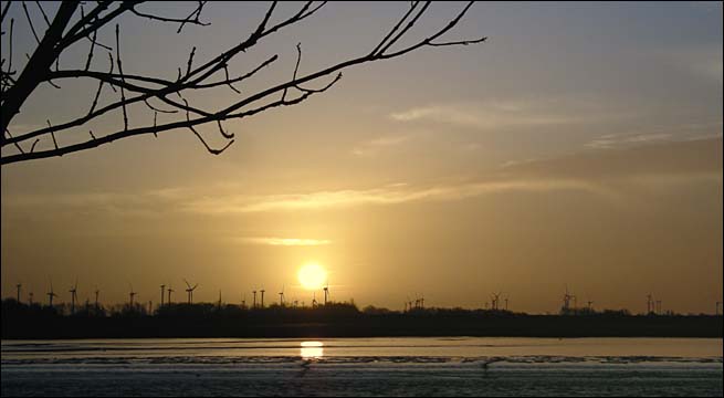 Sonnenaufgang über der Eider, © 2014 Hildegard Vogt-Kullmann