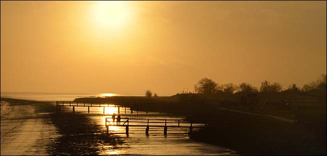 Sonnenuntergang über der Eider © 2014 Juergen Kullmann