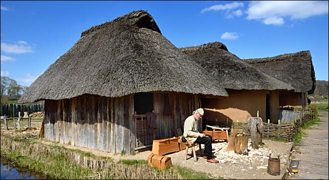 Handwerker in Haithabu © 2015 Juergen Kullmann